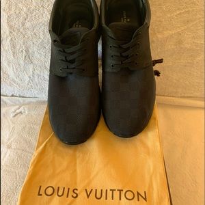 Authentic men’s Louis Vuitton Fastline Sneaker